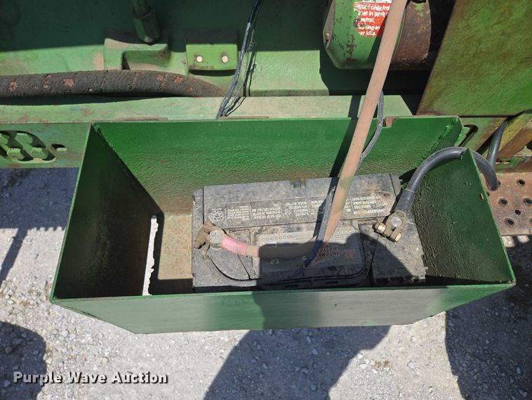 image for item EN3760 1972 John Deere 4320 tractor