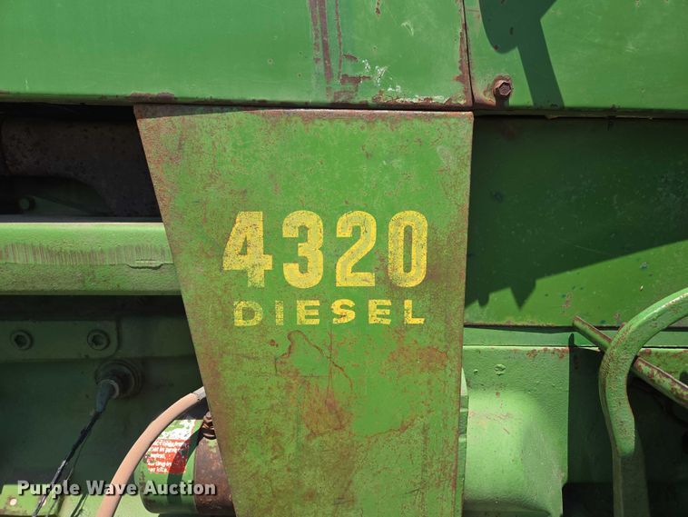 image for item EN3760 1972 John Deere 4320 tractor