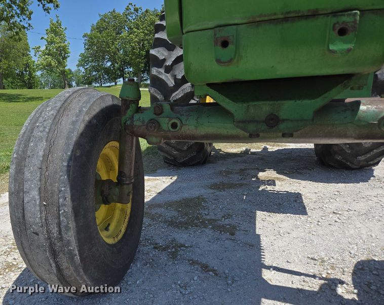 image for item EN3760 1972 John Deere 4320 tractor