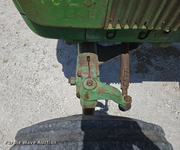 image for item EN3760 1972 John Deere 4320 tractor