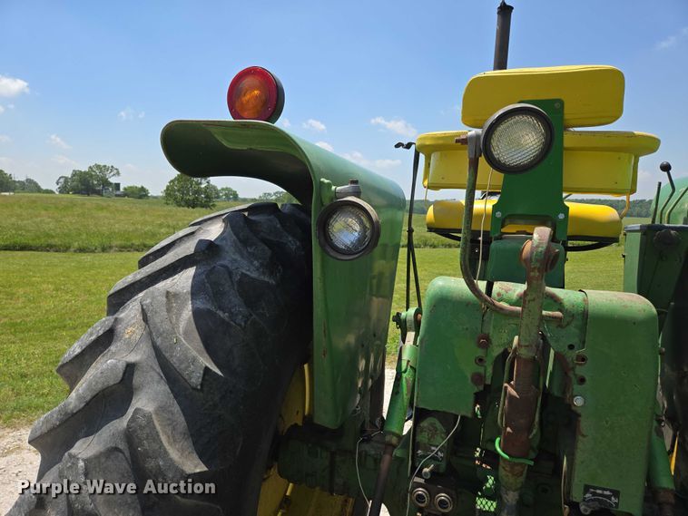 image for item EN3760 1972 John Deere 4320 tractor