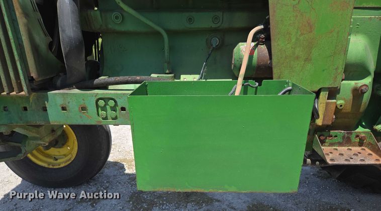 image for item EN3760 1972 John Deere 4320 tractor
