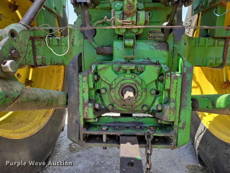 image for item EN3760 1972 John Deere 4320 tractor