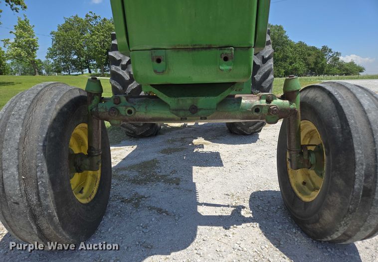 image for item EN3760 1972 John Deere 4320 tractor