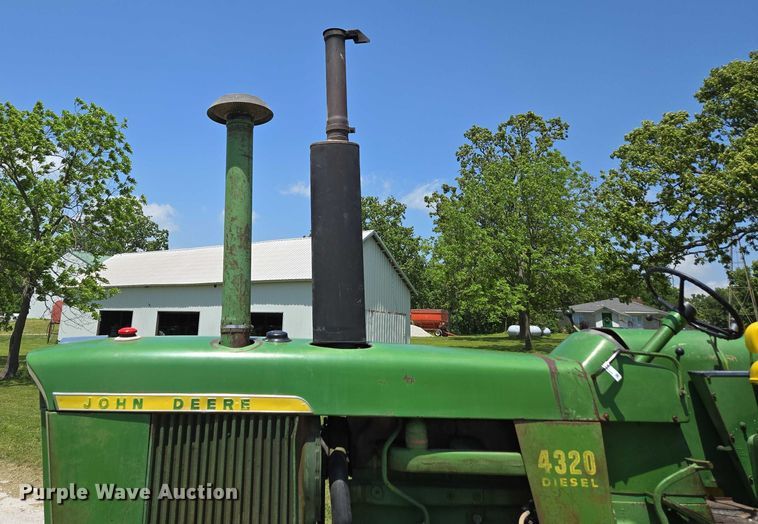 image for item EN3760 1972 John Deere 4320 tractor