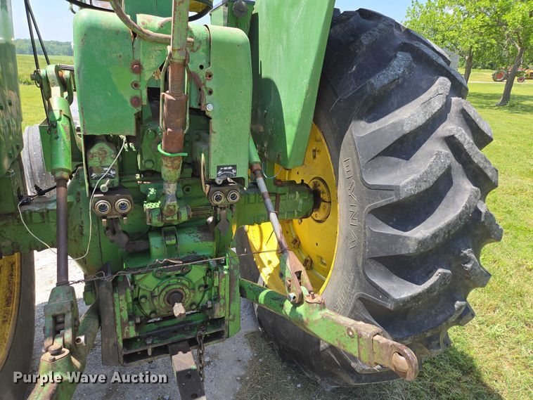 image for item EN3760 1972 John Deere 4320 tractor