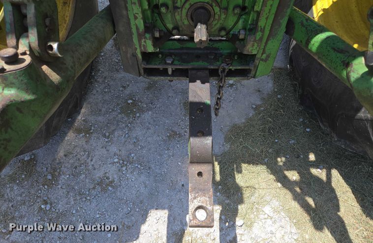 image for item EN3760 1972 John Deere 4320 tractor