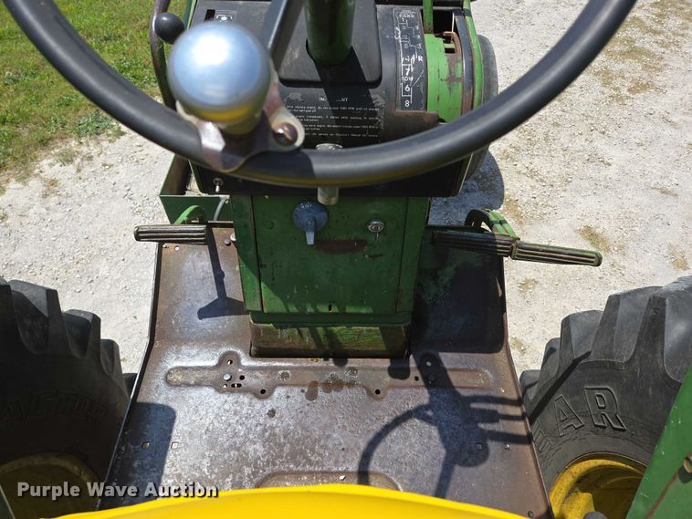 image for item EN3760 1972 John Deere 4320 tractor