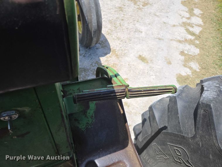 image for item EN3760 1972 John Deere 4320 tractor