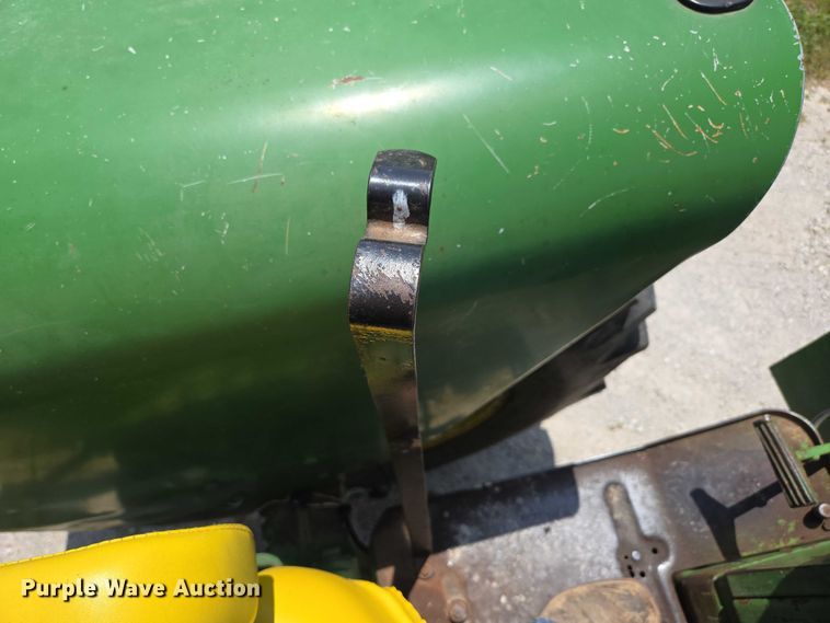 image for item EN3760 1972 John Deere 4320 tractor