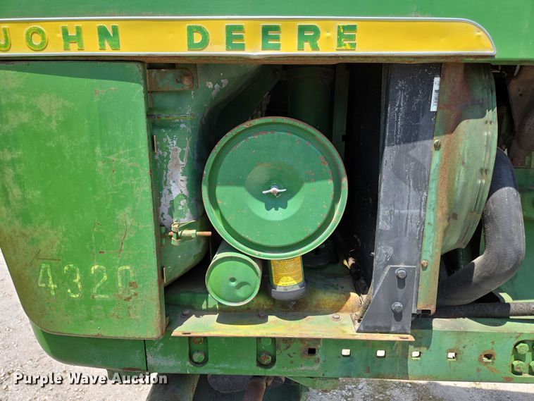 image for item EN3760 1972 John Deere 4320 tractor