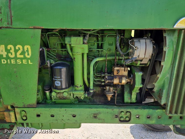 image for item EN3760 1972 John Deere 4320 tractor