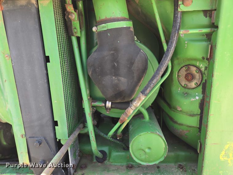 image for item EN3760 1972 John Deere 4320 tractor