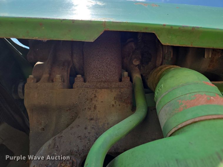 image for item EN3760 1972 John Deere 4320 tractor