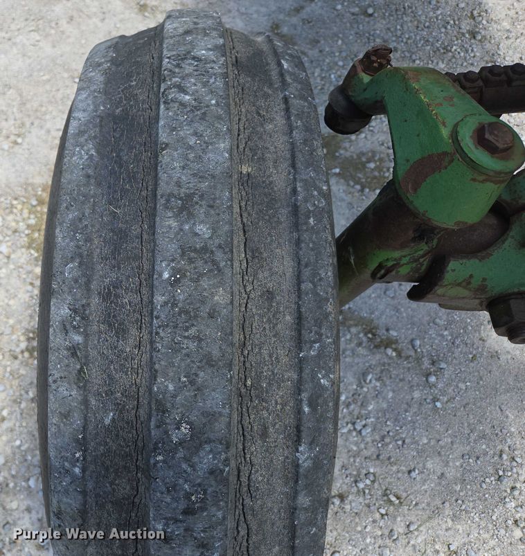 image for item EN3760 1972 John Deere 4320 tractor