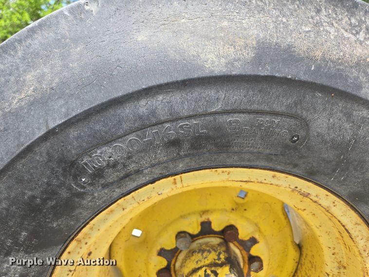 image for item EN3760 1972 John Deere 4320 tractor