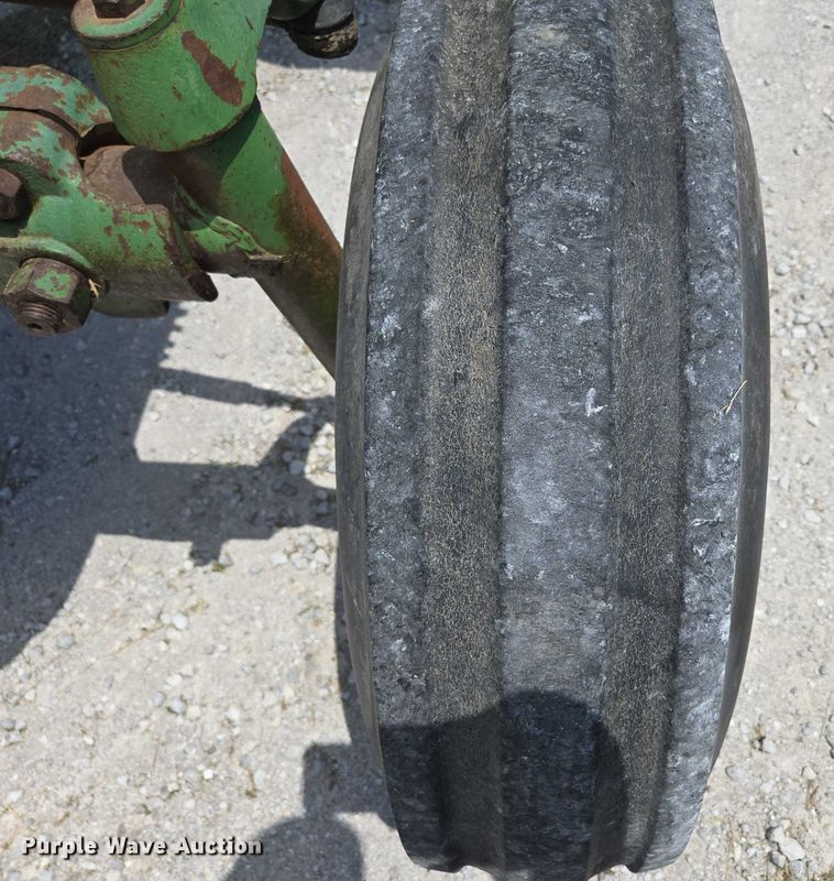 image for item EN3760 1972 John Deere 4320 tractor