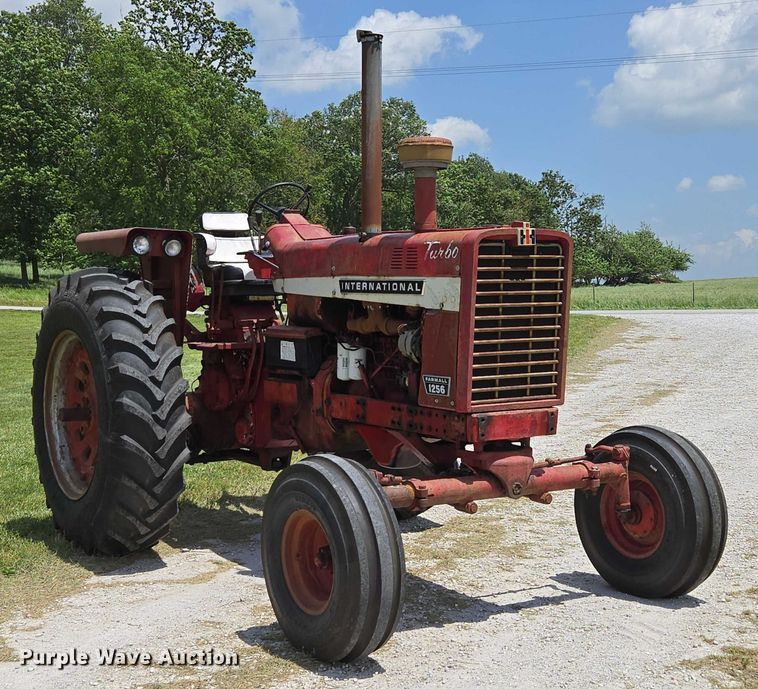 image for item EN3761 1968 International Harvester Farmall 1256 tractor