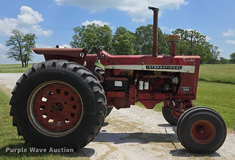 image for item EN3761 1968 International Harvester Farmall 1256 tractor