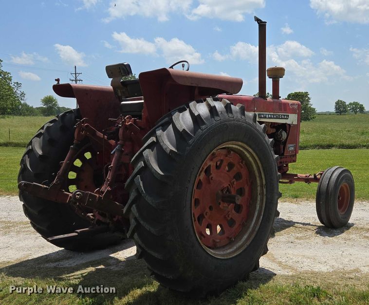 image for item EN3761 1968 International Harvester Farmall 1256 tractor