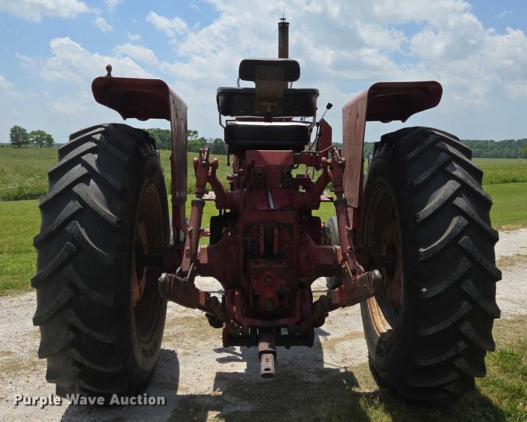 image for item EN3761 1968 International Harvester Farmall 1256 tractor