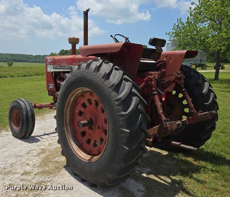 image for item EN3761 1968 International Harvester Farmall 1256 tractor