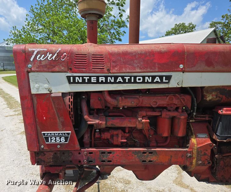 image for item EN3761 1968 International Harvester Farmall 1256 tractor
