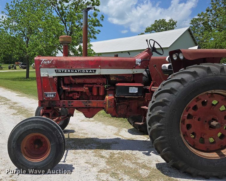 image for item EN3761 1968 International Harvester Farmall 1256 tractor