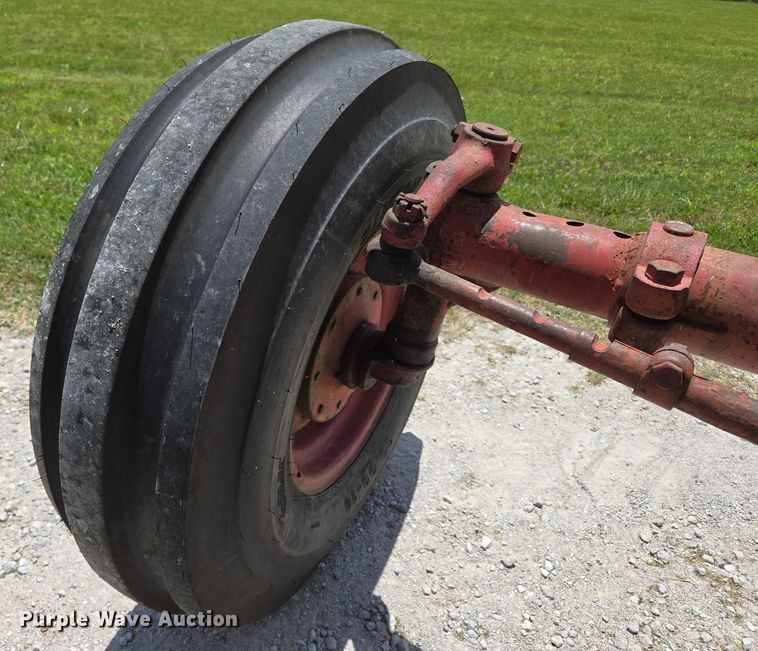 image for item EN3761 1968 International Harvester Farmall 1256 tractor