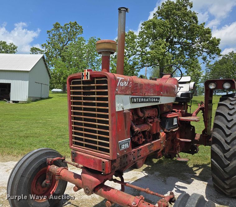 image for item EN3761 1968 International Harvester Farmall 1256 tractor