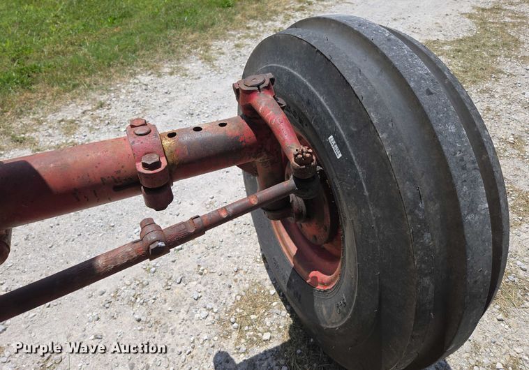 image for item EN3761 1968 International Harvester Farmall 1256 tractor