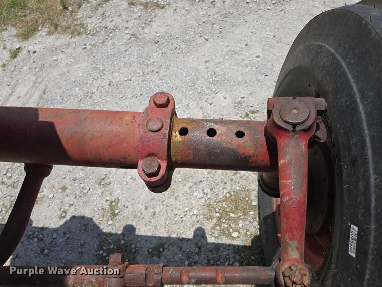 image for item EN3761 1968 International Harvester Farmall 1256 tractor