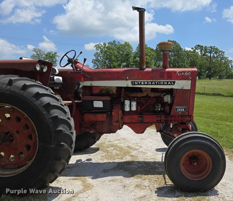 image for item EN3761 1968 International Harvester Farmall 1256 tractor