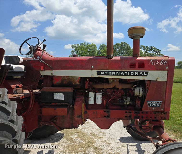 image for item EN3761 1968 International Harvester Farmall 1256 tractor