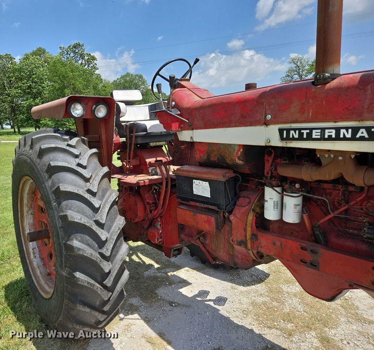 image for item EN3761 1968 International Harvester Farmall 1256 tractor