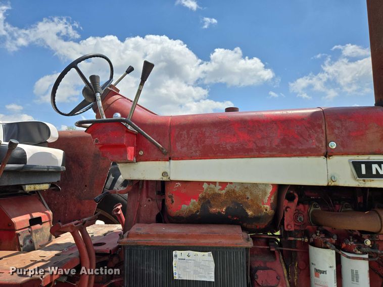 image for item EN3761 1968 International Harvester Farmall 1256 tractor