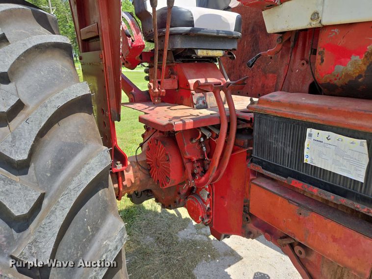 image for item EN3761 1968 International Harvester Farmall 1256 tractor