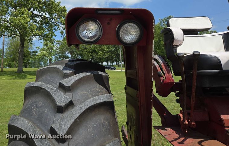 image for item EN3761 1968 International Harvester Farmall 1256 tractor