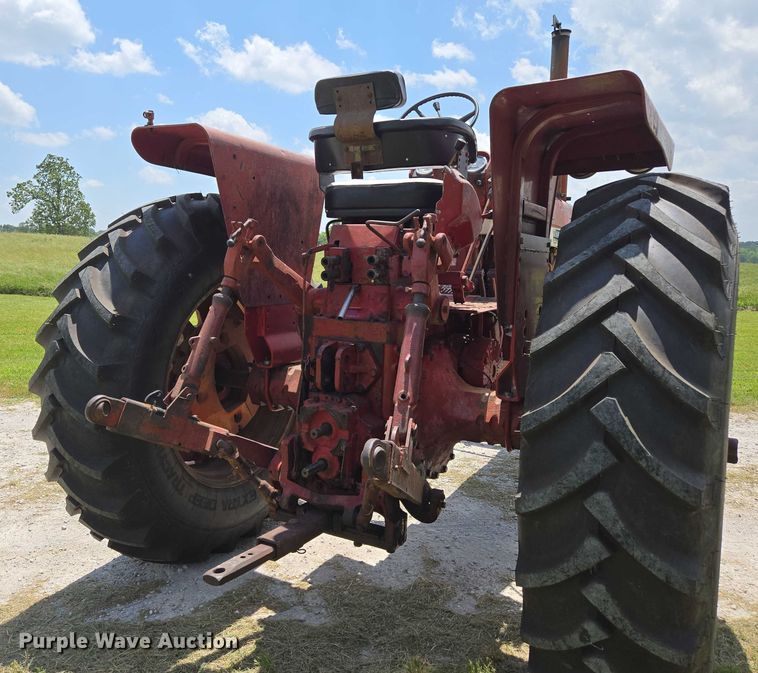 image for item EN3761 1968 International Harvester Farmall 1256 tractor