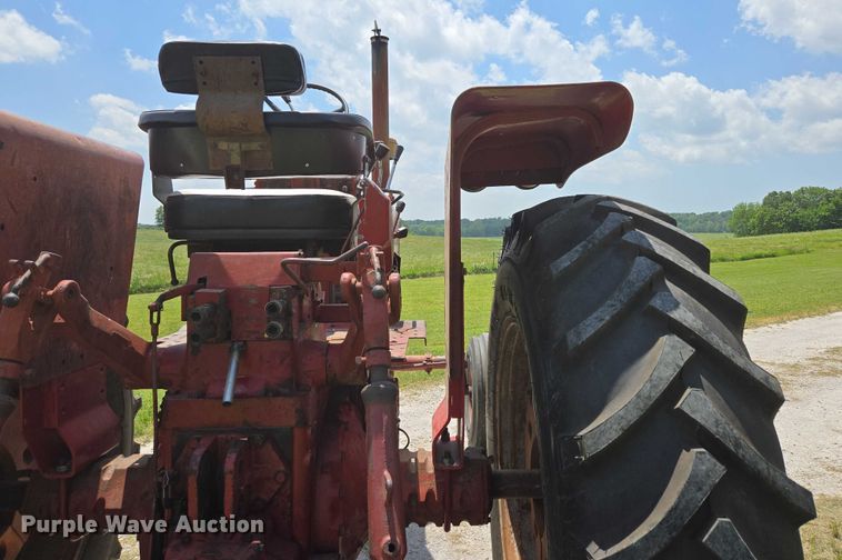 image for item EN3761 1968 International Harvester Farmall 1256 tractor