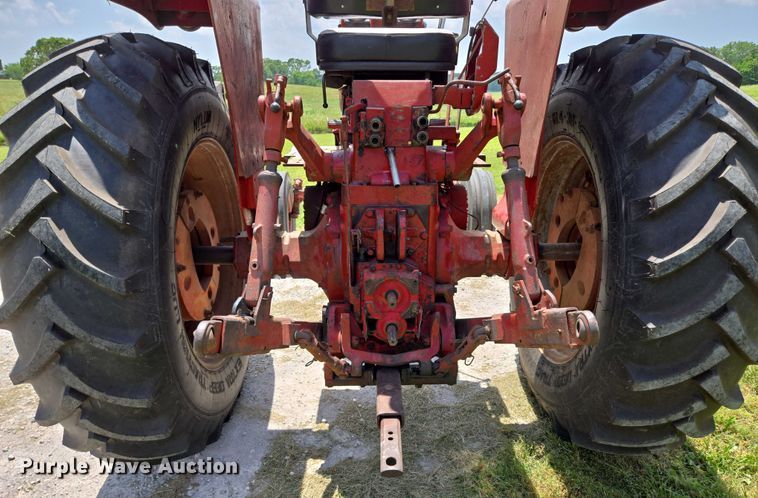 image for item EN3761 1968 International Harvester Farmall 1256 tractor