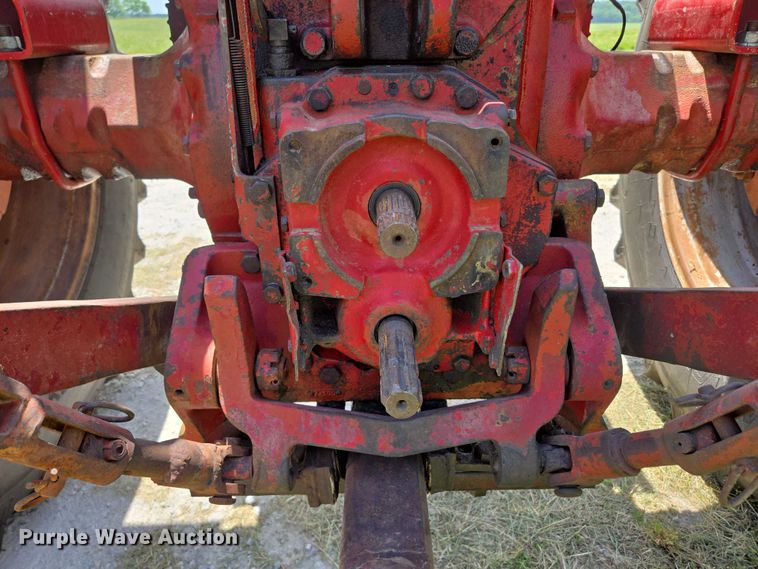 image for item EN3761 1968 International Harvester Farmall 1256 tractor