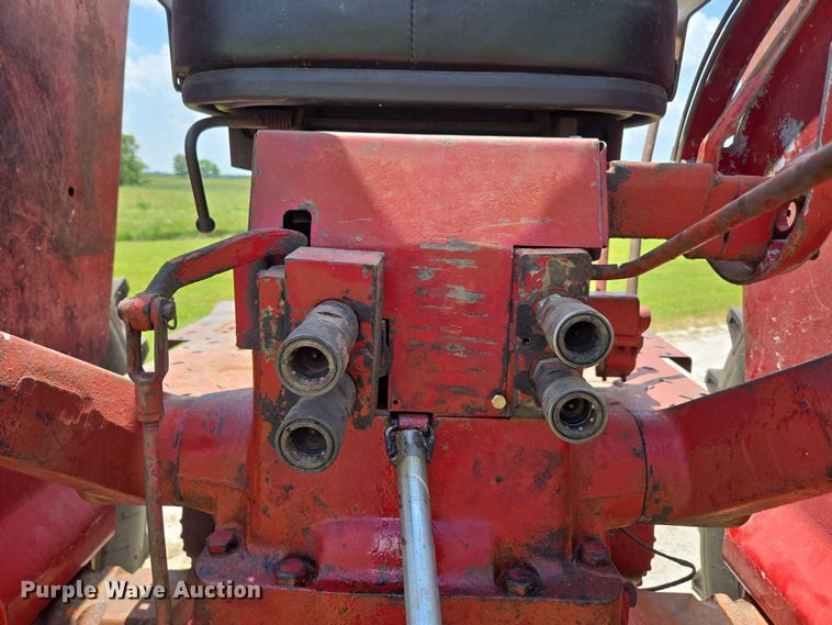 image for item EN3761 1968 International Harvester Farmall 1256 tractor