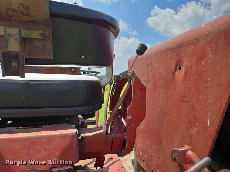 image for item EN3761 1968 International Harvester Farmall 1256 tractor