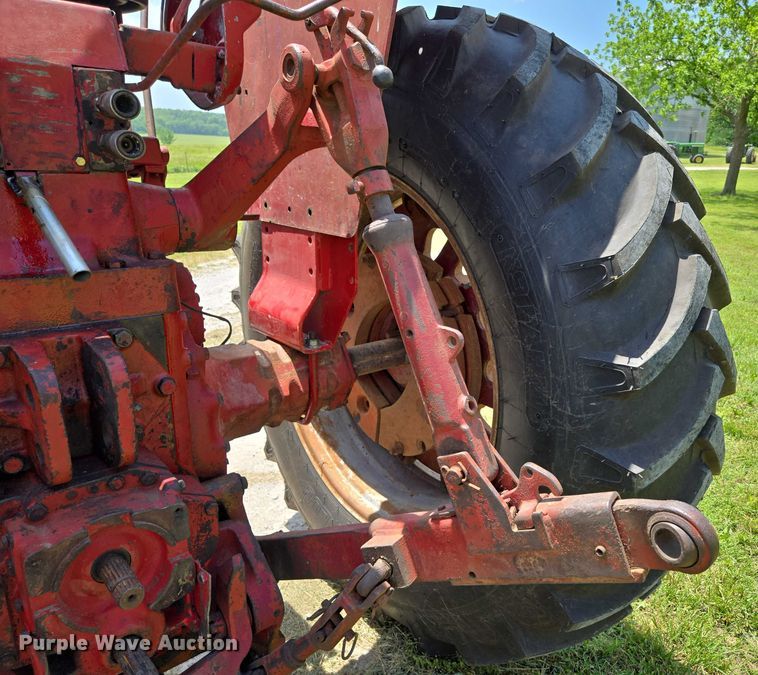image for item EN3761 1968 International Harvester Farmall 1256 tractor