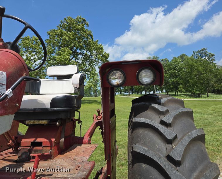 image for item EN3761 1968 International Harvester Farmall 1256 tractor