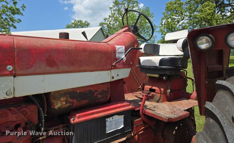 image for item EN3761 1968 International Harvester Farmall 1256 tractor