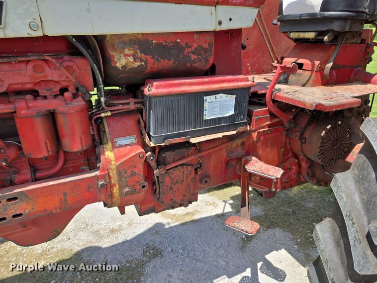 image for item EN3761 1968 International Harvester Farmall 1256 tractor