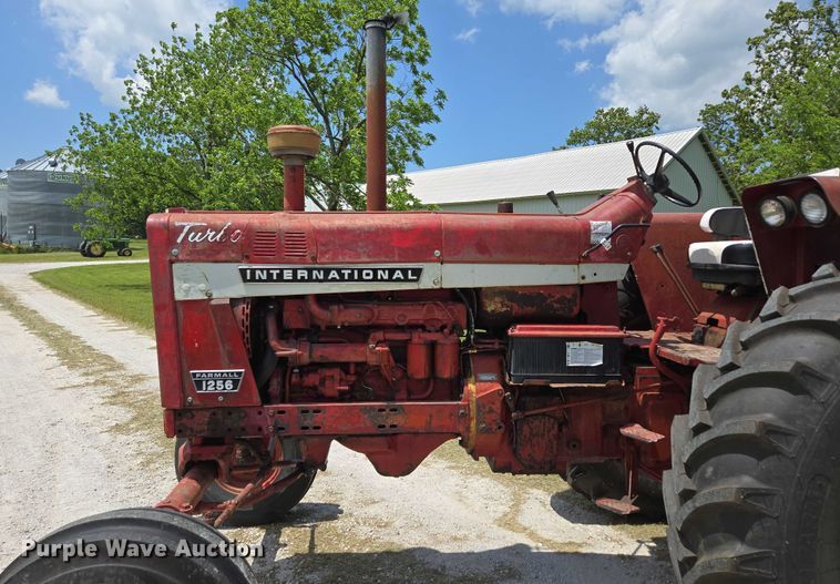 image for item EN3761 1968 International Harvester Farmall 1256 tractor