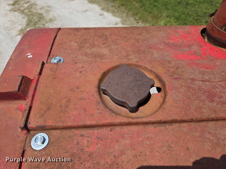 image for item EN3761 1968 International Harvester Farmall 1256 tractor